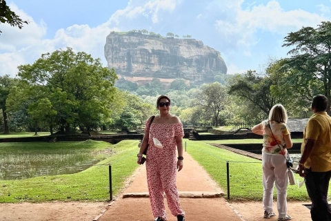 Excursión de un día de Kandy a Sigiriya, Dambulla y Parque Safari de Minneriya