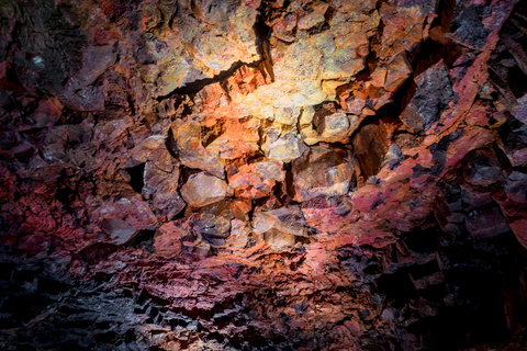 De Reykjavík : visite d'une grotte de lave en petit groupeVisite avec point de rencontre à la grotte de Raufarholshellir