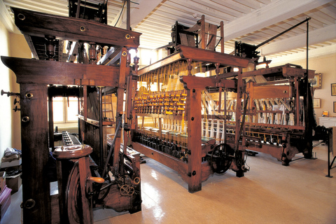 Soierie Vivante's weaving workshops : tours and demos