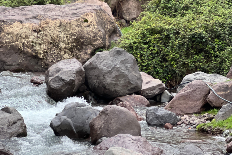 马拉喀什：乌里卡山谷一日旅行：导游徒步和午餐马拉喀什：奥里卡山谷一日旅行：导游徒步和午餐