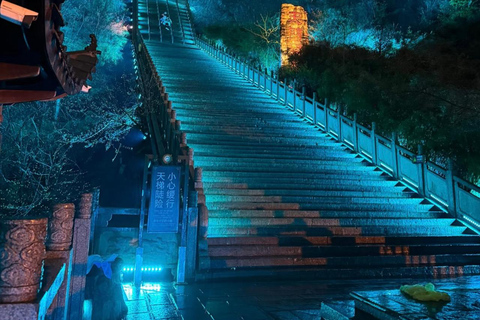 تشانغجياجيه: جولة ليلية في جبل تيانمن مع عرض ضوئيNight Tour to Tianmen Mountain