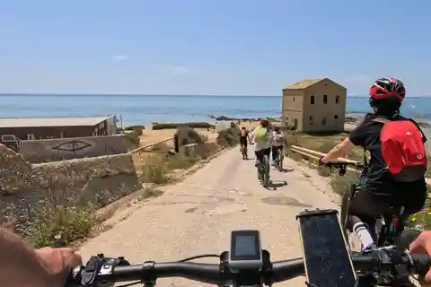 Scala Dei Turchi: E-BIKE TOUR Spiagge Nascoste, Mare, relax [+SNORKELING ]