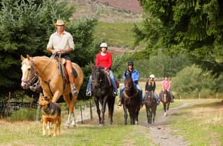 Queenstown: Walter Peak Horse Trek & Queenstown Lake Cruise
