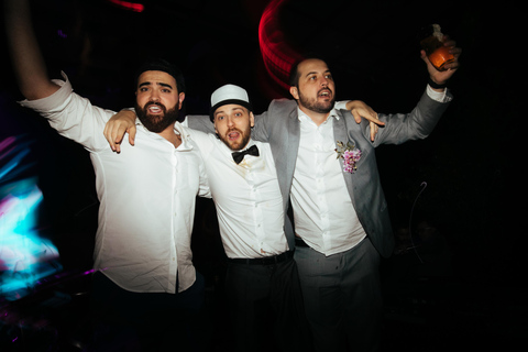 Múnich: ruta de bares guiada con chupitos gratis y entrada VIP a una discoteca.Múnich: ruta guiada por bares con chupitos gratis y entrada VIP a discotecas