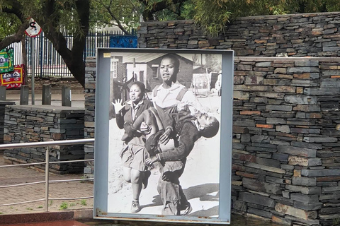 Johannesburg: Apartheid Museum & Soweto Guided Tour
