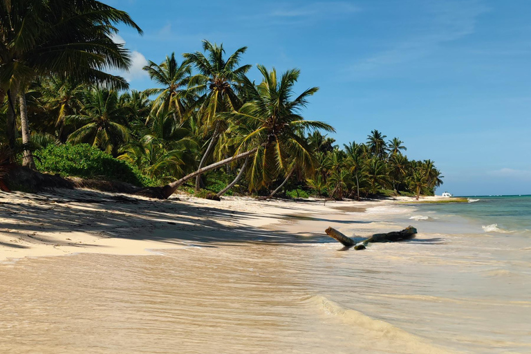 Private Yacht Tour with Snorkeling, lagoon and wild beach Your for 1-4 persons