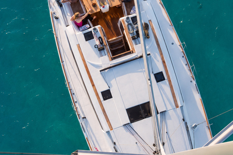 Hersonissos: Semi-Private Yacht Cruise with Lunch & Drinks