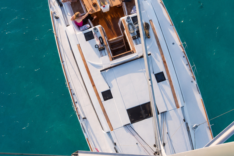 Hersonissos: Semi-Private Yacht Cruise with Lunch & Drinks