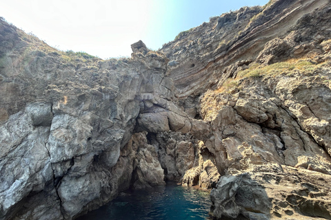 Depuis Sorrente : Excursion d&#039;une journée sur la côte amalfitaine en bateauDepuis Sorrente : journée en bateau sur la côte amalfitaine