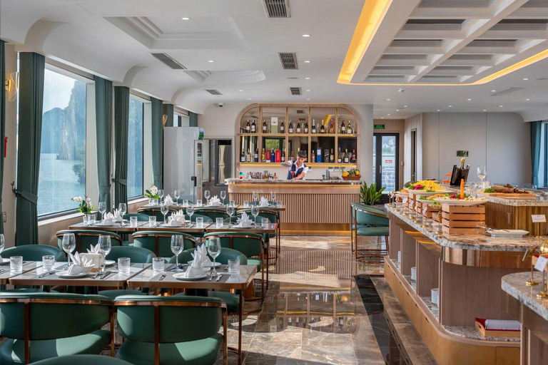 Depuis le port : la meilleure excursion dans la baie d&#039;Along sur le bateau de croisière 5 étoiles LeonaDepuis le port : la meilleure excursion dans la baie d&#039;Along sur le Leona