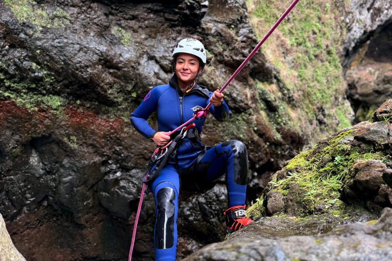 Elite Canyoning L3: The 60m Ribeira Funda Vertical Challenge