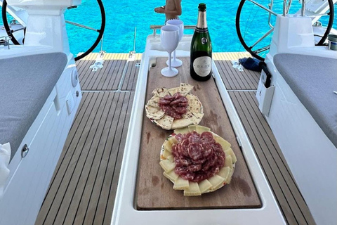 Villasimius: Small-Group Eco Sailing with Local Food Tasting Villasimius: Eco Sailing in a Small Group with Tasting of Typical Products