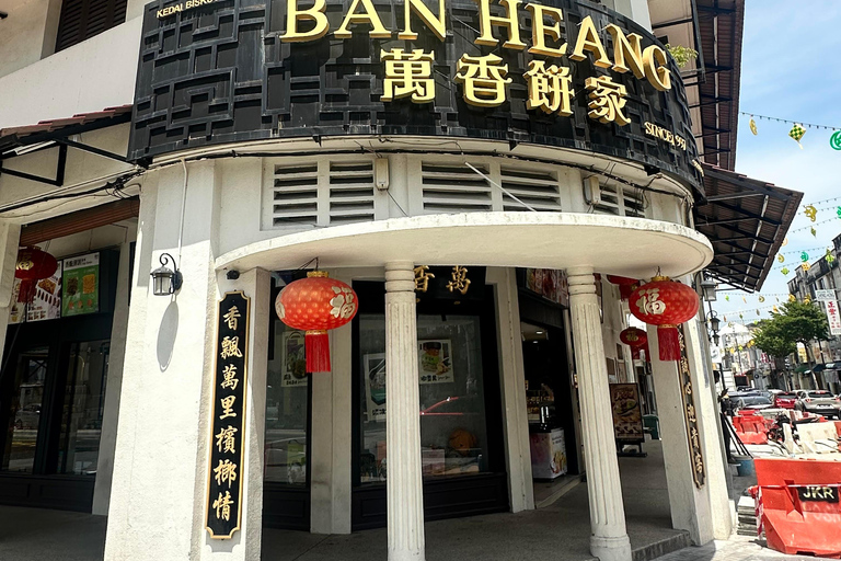Penang Guided Day Tour with Georgetown, Batik & Beach Sunset