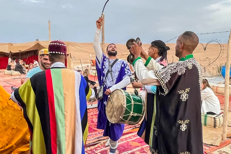 Agafay Desert Escape: Abendessen bei Sonnenuntergang, Pool &amp; Quad/KamelAbendessen in der Agafay-Wüste mit Kamelritt