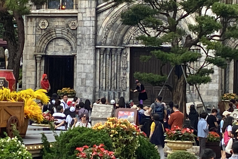 Bà Nà Hills: Highlights Tour with Guide and Cable Car Ride Group Tour to Bana hills with good English speaking guide