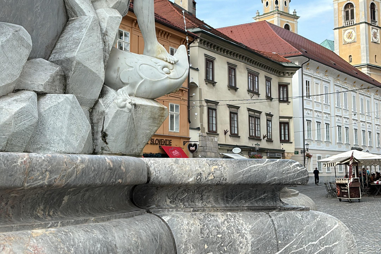 Ljubljana: E-scooter tour met proeverij van lokale producten