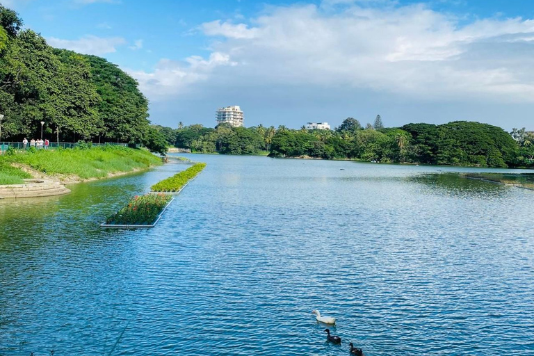 Bangalore: Lalbagh Botanical Garden Walking Tour with Guide Morning Nature Walking Tour at Lalbagh Botanical Garden.