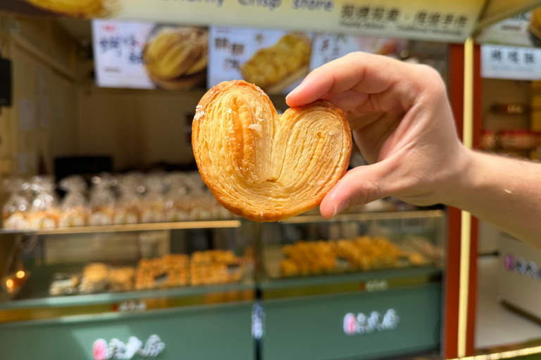 Shanghai: Yuyuan Old Street Food Walking Tour (2–2.5 Hours)