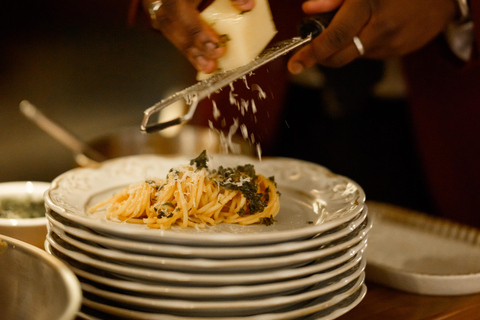 Gourmet mystery dinner in the St-Roch district - Flavors of the world