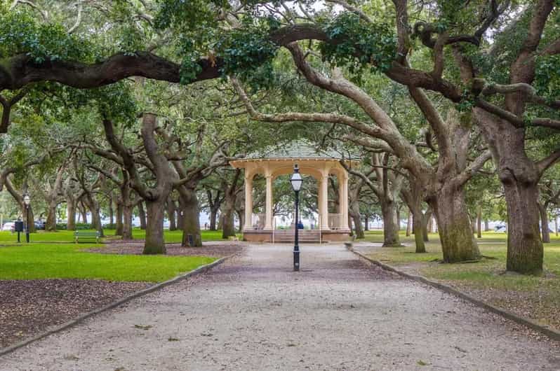 Charleston: South of Broad and Battery Walking Tour