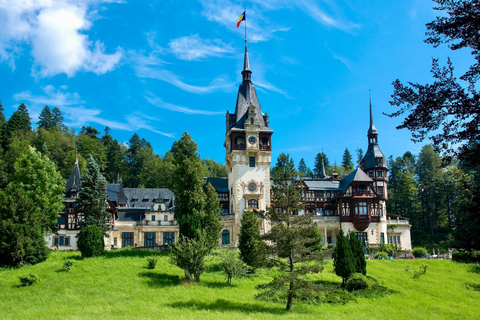 Depuis Bucarest : La plus grande mine de sel d'Europe et le château de PelesDepuis Bucarest : Visite privée de la mine de sel et du château de Peles