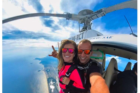 Rio de Janeiro: Tandem jump in Barra da Tijuca Rio de Janeiro: Tandem skydiving in Barra da Tijuca