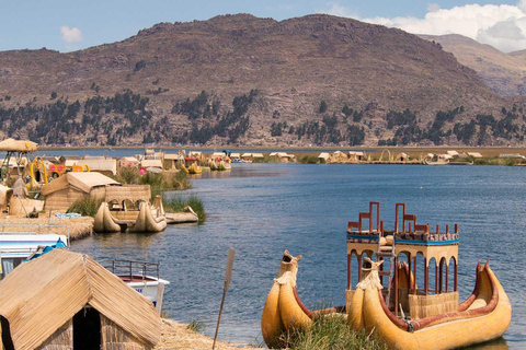 Depuis Puno : Excursion aux îles d'Uros et de TaquileExcursion aux îles d'Uros et de Taquile