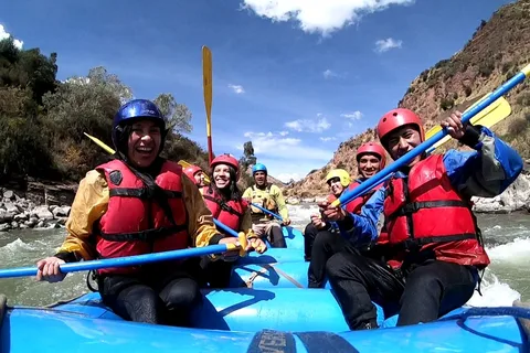 Depuis Cusco : Rafting sur la rivière Vilcanota et tyrolienne