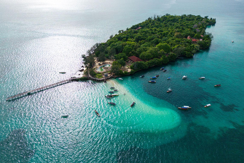 Zanibar : île de la prison et banc de sable de Nakupenda avec déjeuner