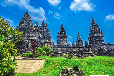 Yogyakarta: Borobudur climb-up guarantee & Prambanan temple Sharing: Borobudur climb-up guarantee & Prambanan temple