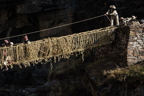 Q’eswachaka & Rainbow Mountain overnight at Amaru TreeHouse