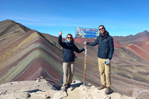 Cuzco: Rainbow Mountain Adventure &amp; Red Valley med guide och måltider inkluderade