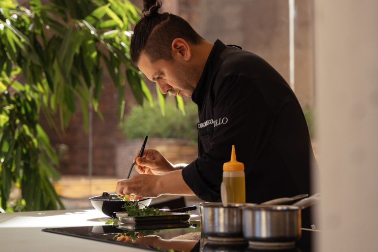 من مالقة: منتجع هيغيرون الصحي وتناول الطعام الفاخر - سيارة تيسلا X الفاخرة