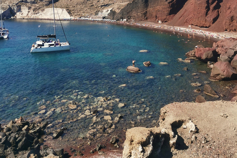 Santorini: Akrotiri Excavation, Megalochori, & Beaches Tour