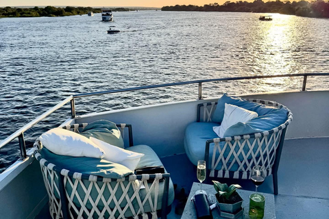 Victoria Falls & Chobe: 4-Day Safari with Lodging