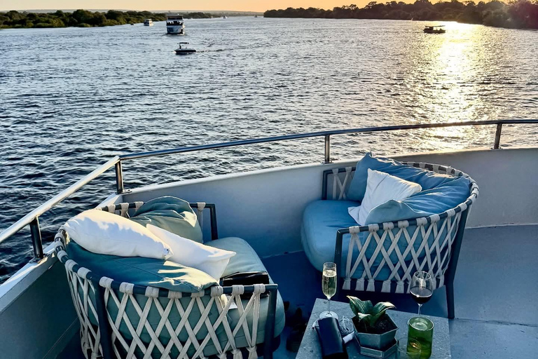Victoria Falls & Chobe: 4-Day Safari with Lodging