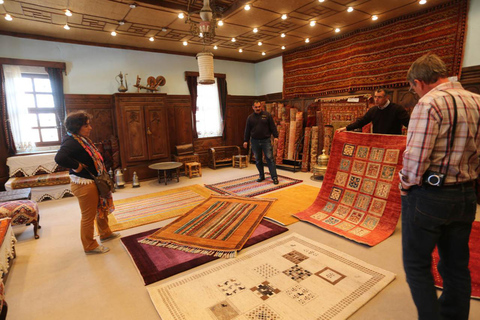 Visita al taller de cerámica de Capadocia y a la tienda de alfombras