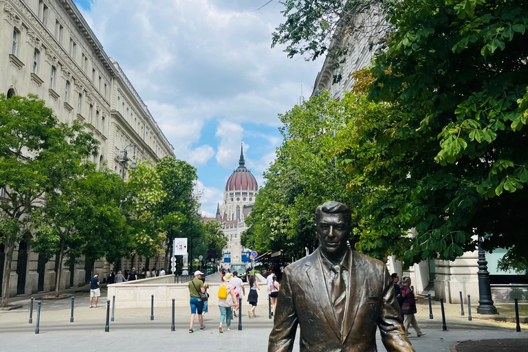 Budapest Highlights Walking Tour: Parliament to Buda Castle