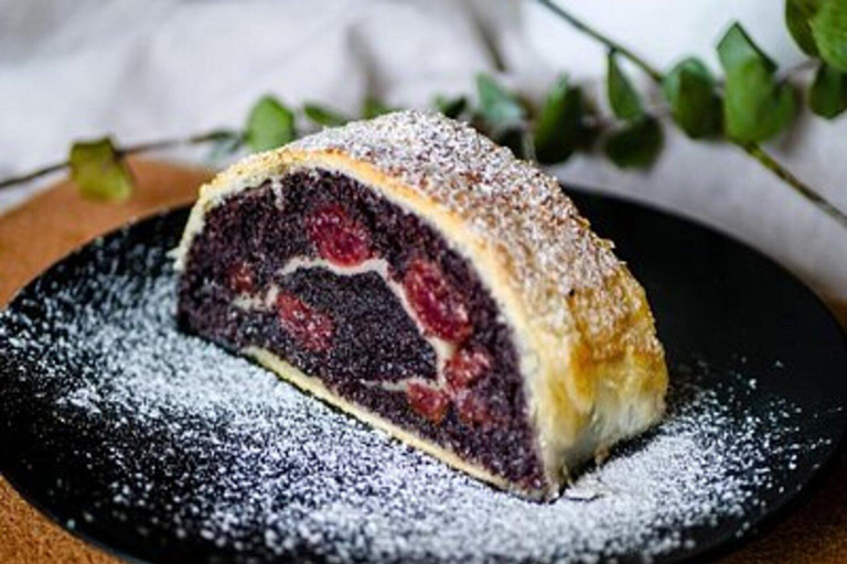 Bratislava: Christmas Market Food Tour with Drinks