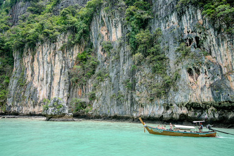 Phi Phi: Maya Bay Longtail Boat Tour with Snorkeling