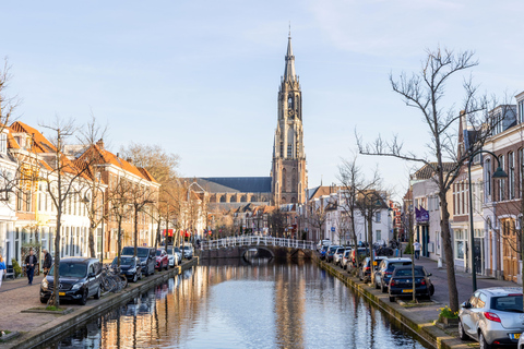 Delft City Center; Private Photoshoot & Guided Walk Classic Delft Walk