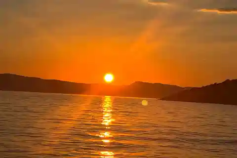 Crociera al tramonto - Nuoto a GOLDEN BEACH + Cocktail