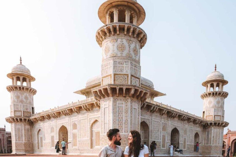 Wycieczka po Tadź Mahal, Czerwonym Forcie i grobowcu Itimada z Delhi z 5-gwiazdkowym obiademZ Delhi: prywatny samochód i przewodnik na wycieczkę (bez biletów i lunchu)