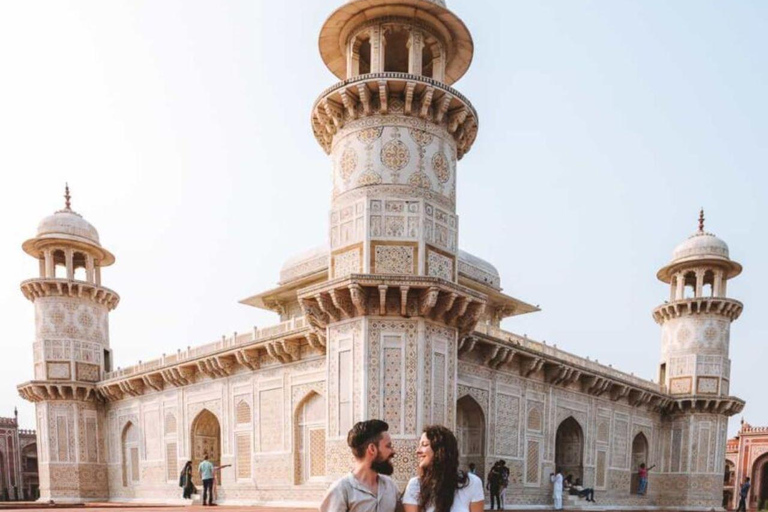 Wycieczka po Tadź Mahal, Czerwonym Forcie i grobowcu Itimada z Delhi z 5-gwiazdkowym obiademZ Delhi: prywatny samochód i przewodnik na wycieczkę (bez biletów i lunchu)