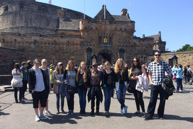 Edinburgh Old Town & Hidden Gems Tour in German The Ultimate Guide to Edinburgh- in German