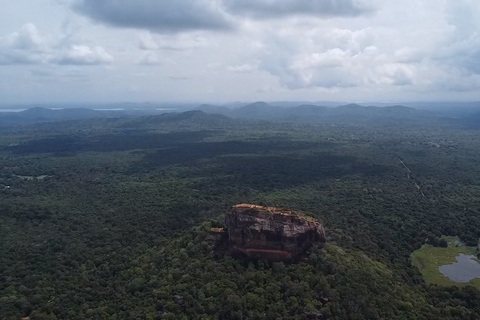 Colombo: Sigiriya, Dambulla & Village Experience Day Trip Colombo:Sigiriya, Dambulla All Inclusive Day Tour