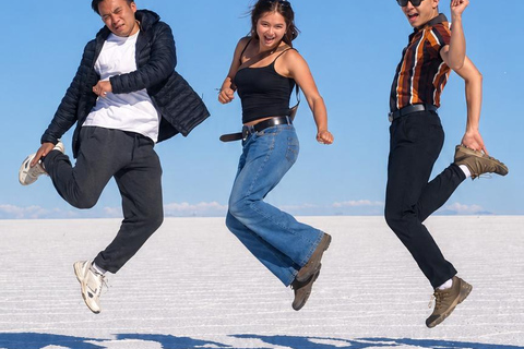 Uyuni: 3-Day Salt Flats Expedition to San Pedro de Atacama Uyuni Tour with Local Spanish Driver