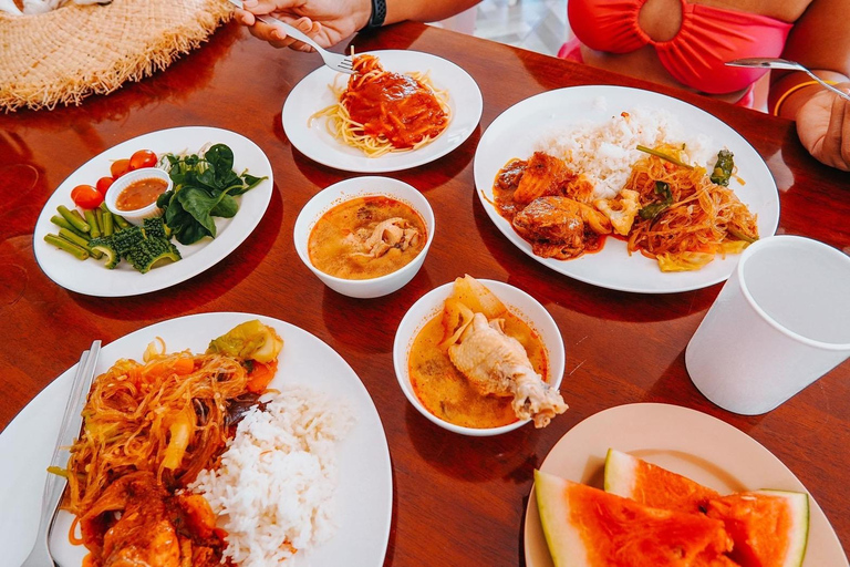 Phuket: rejs po wyspach Phi Phi klasą Gold i nurkowanieOdbiór z hotelu w Kata, Karon Beach, Patong i mieście Phuket