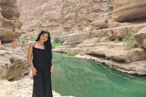 Desde Mascate: Excursión de un día a Wadi Shab y el sumidero de Bimmah