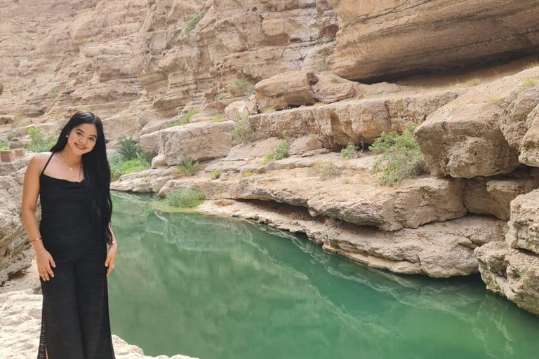 Desde Mascate: Excursión de un día a Wadi Shab y el sumidero de Bimmah